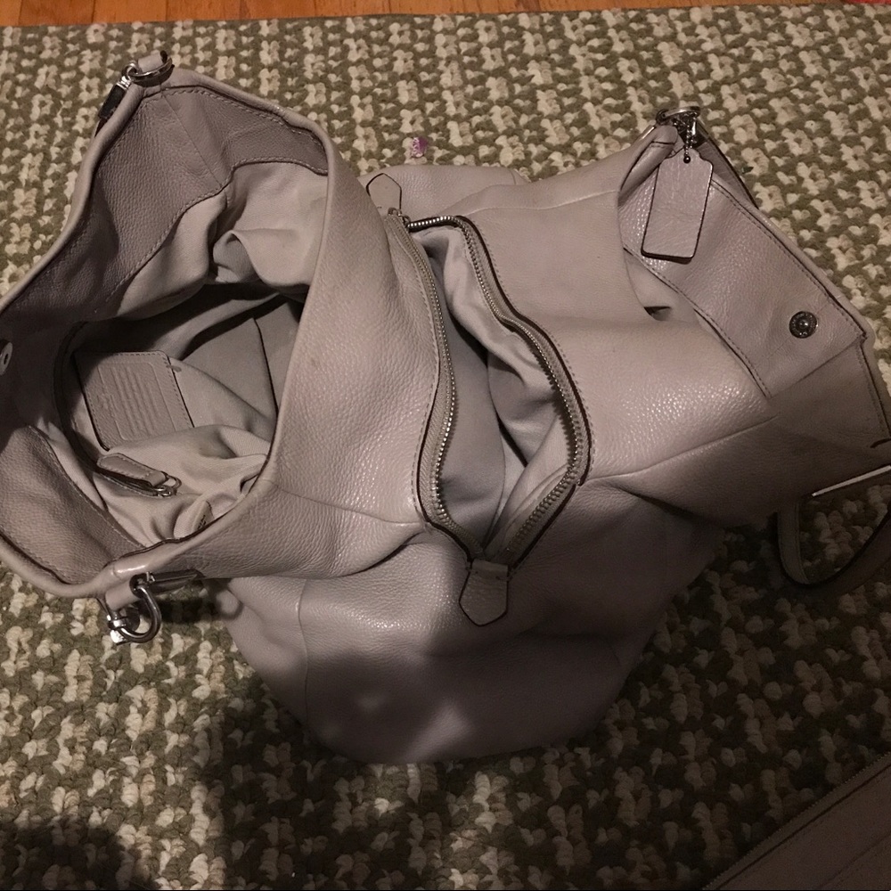 💕 Coach Phoebe triple entry hobo 💕