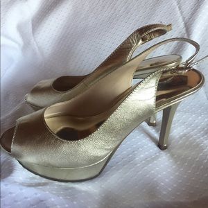 Nine West Gold pumps