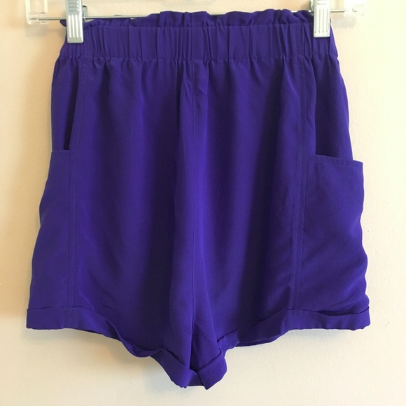 Aritzia Wilfred Silk Short - Picture 2 of 4