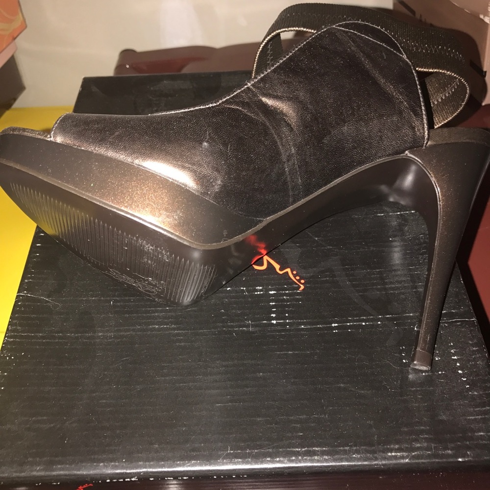Shoes - Picture 3 of 3