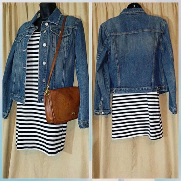 ❌SOLD ❌Gap Trucker Classic Jean Jacket 💙 - Picture 2 of 4