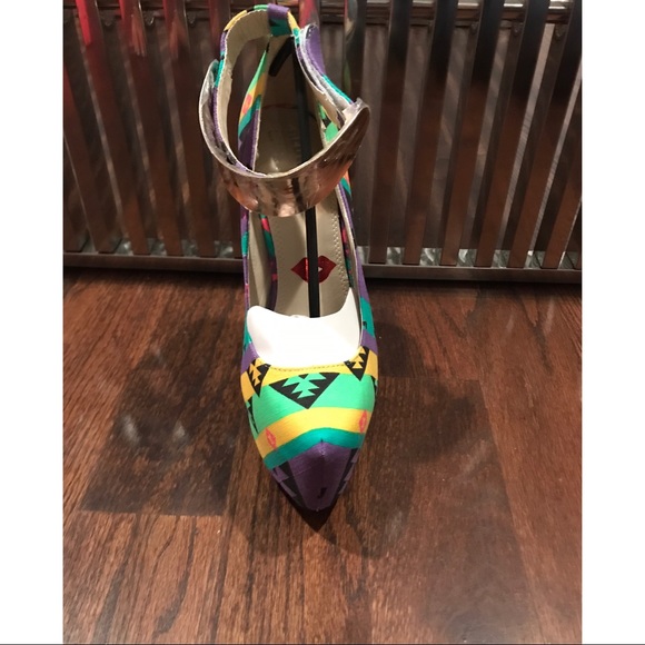 NWT Colorful heels with gold metal strap detail - Picture 5 of 7