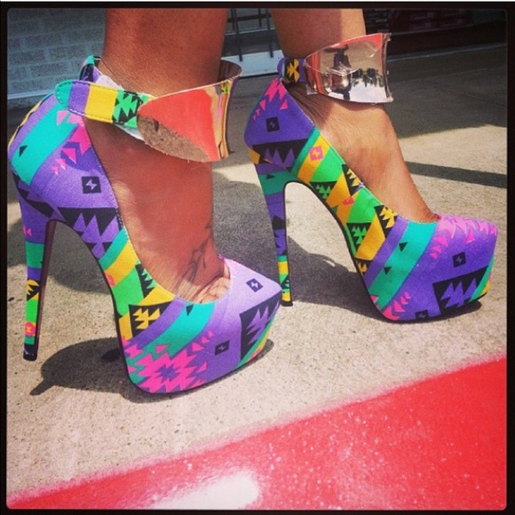 NWT Colorful heels with gold metal strap detail - Picture 1 of 7