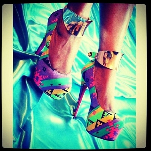 NWT Colorful heels with gold metal strap detail - Picture 2 of 7