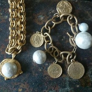 Necklace and bracelet set