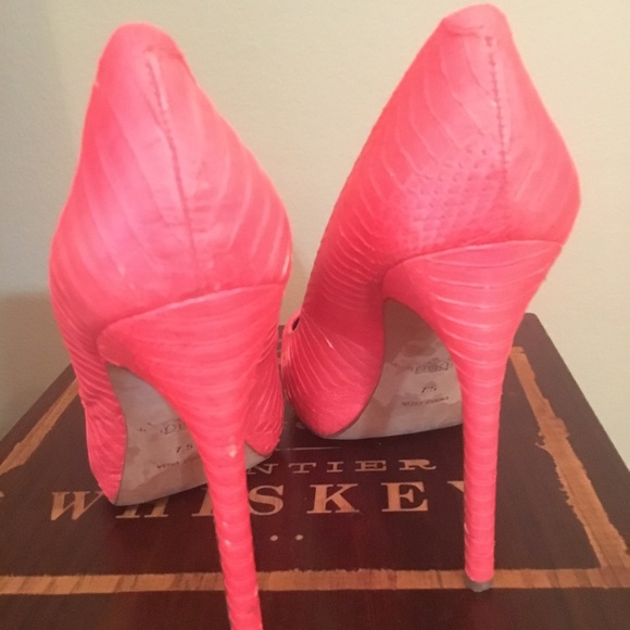 GUC Rachel Roy Gardner Neon Coral Genuine Snakeskin Leather Pump Size 37.5 7.5 - Picture 4 of 5
