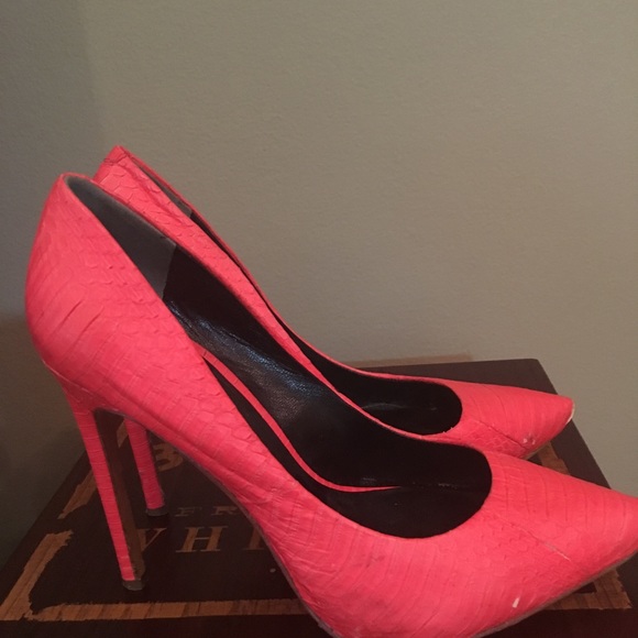 GUC Rachel Roy Gardner Neon Coral Genuine Snakeskin Leather Pump Size 37.5 7.5 - Picture 2 of 5