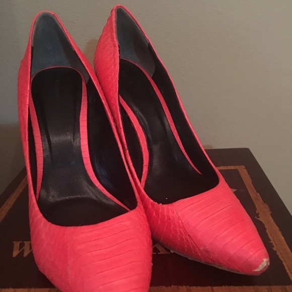 GUC Rachel Roy Gardner Neon Coral Genuine Snakeskin Leather Pump Size 37.5 7.5 - Picture 3 of 5