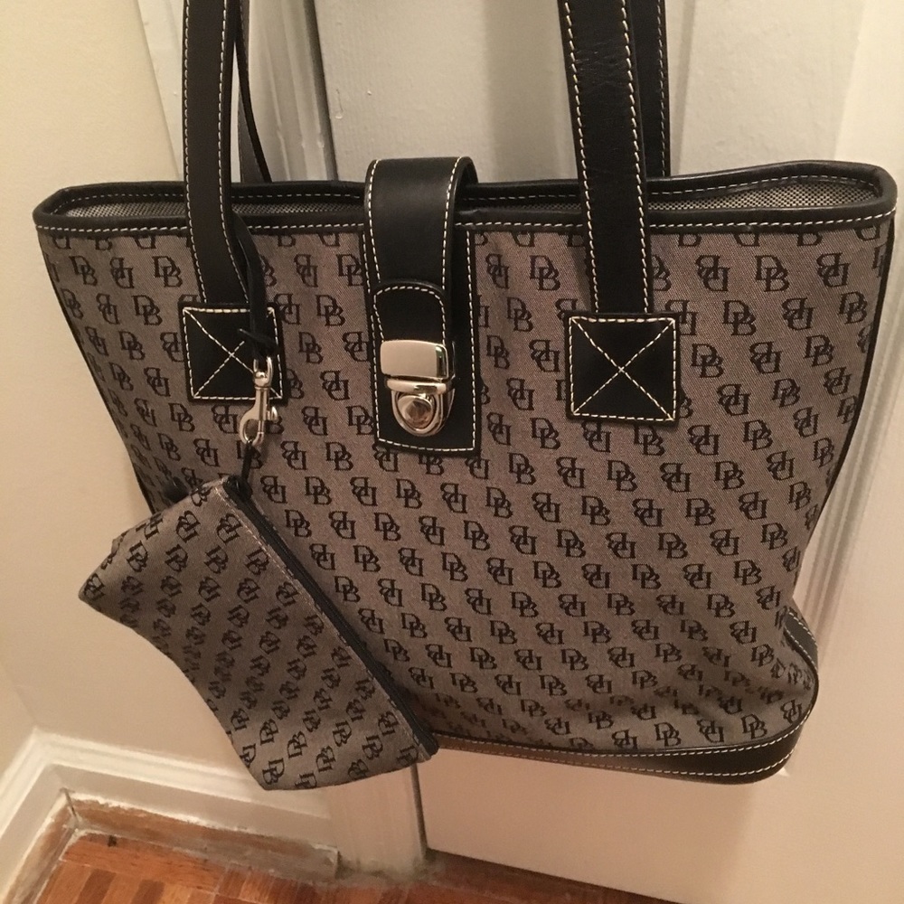 Dooney & Bourne Bucket Bag