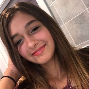 Meet your Posher, Kayla