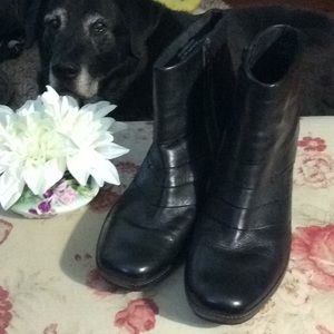 Clarks Black Leather Short Boot Size 12M