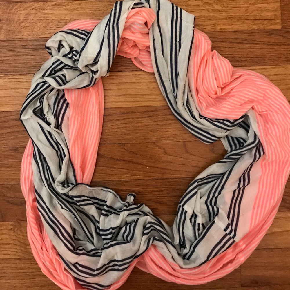 Gap infinity scarf