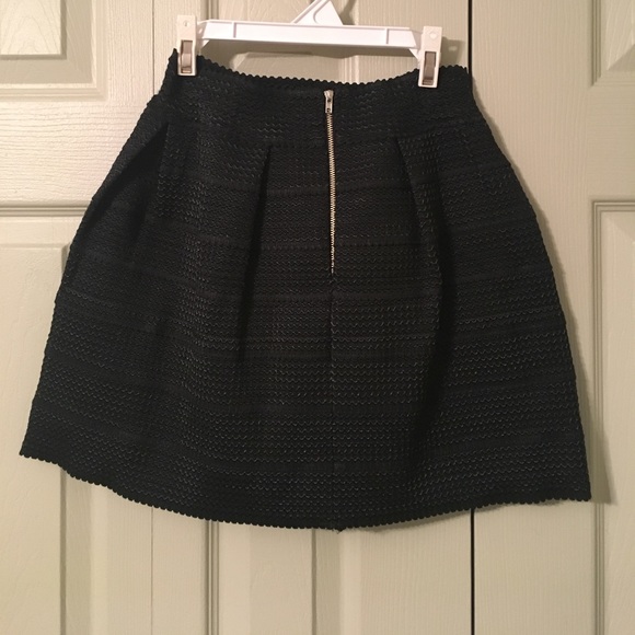 Black Mini Bubble Skirt - Picture 2 of 2