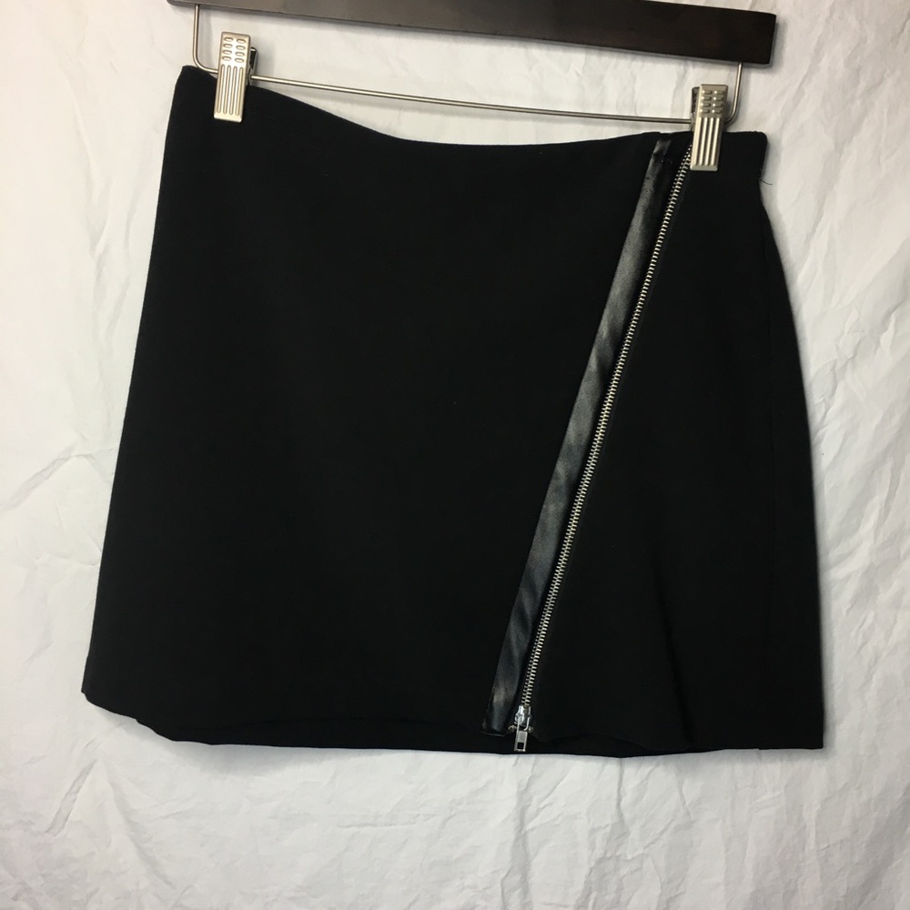 Black side zipper mini skirt