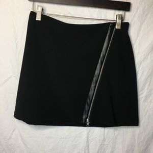 Black side zipper mini skirt