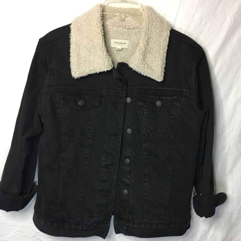Black jean jacket with fur inside