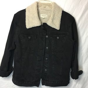 Black jean jacket with fur inside