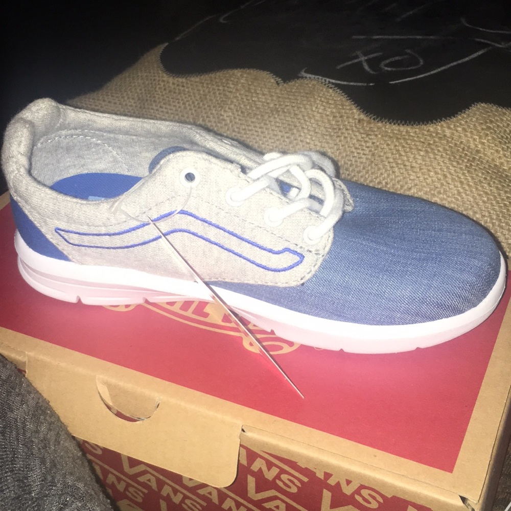BRAND NEW BOYS VANS