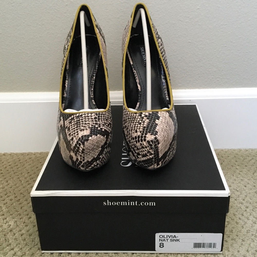 Shoemint Olivia Snakeskin Pumps