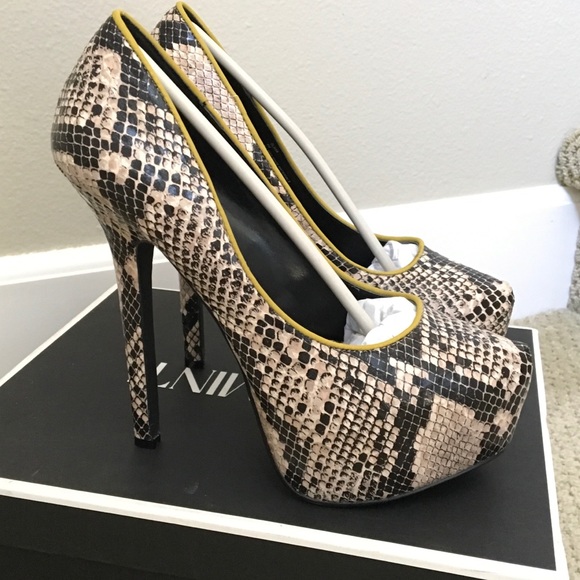 Shoemint Olivia Snakeskin Pumps - Picture 2 of 3
