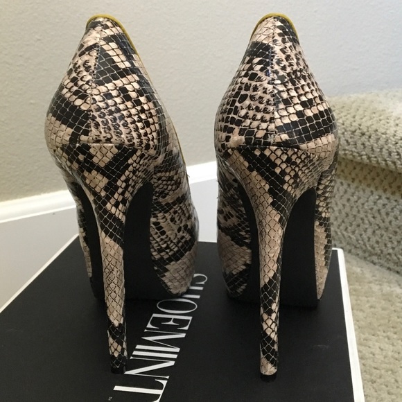 Shoemint Olivia Snakeskin Pumps - Picture 3 of 3
