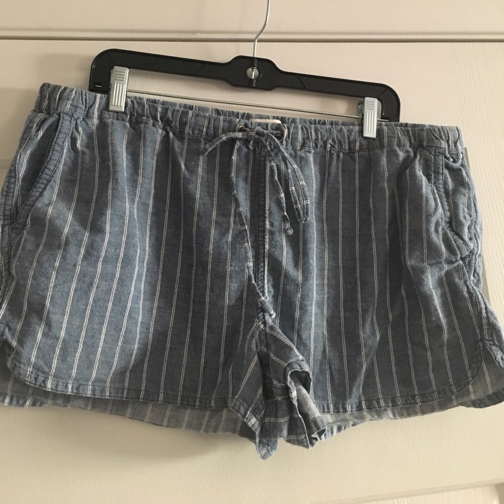 J Crew pull on shorts XL