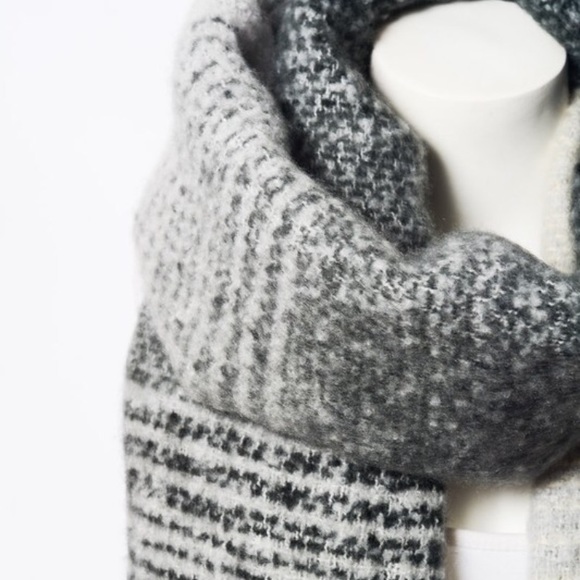 Ombré Knit - Picture 5 of 5