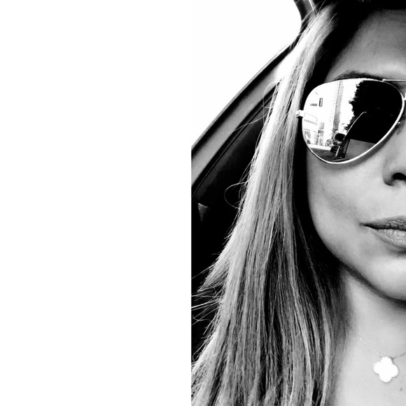 Meet your Posher, Glo - Picture 2 of 4