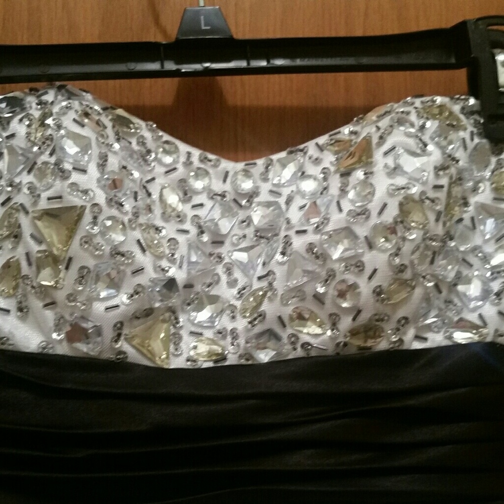Beautiful prom gown size 1/2 - Picture 2 of 3