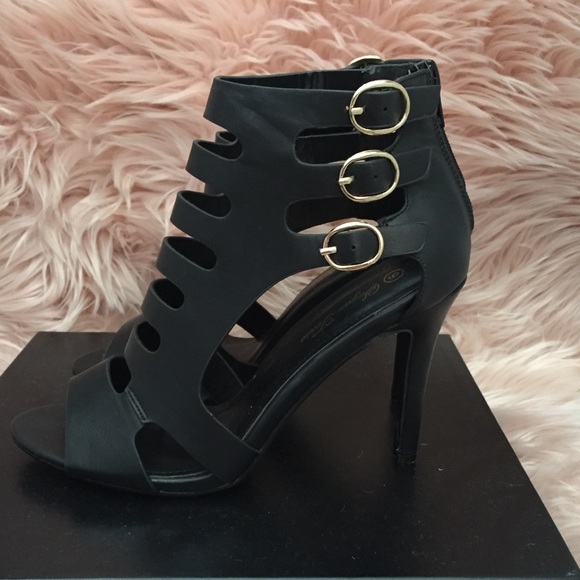 miss mafia Shoes - BNWT Size 8 Miss mafia Sugar Tease Cage Boot