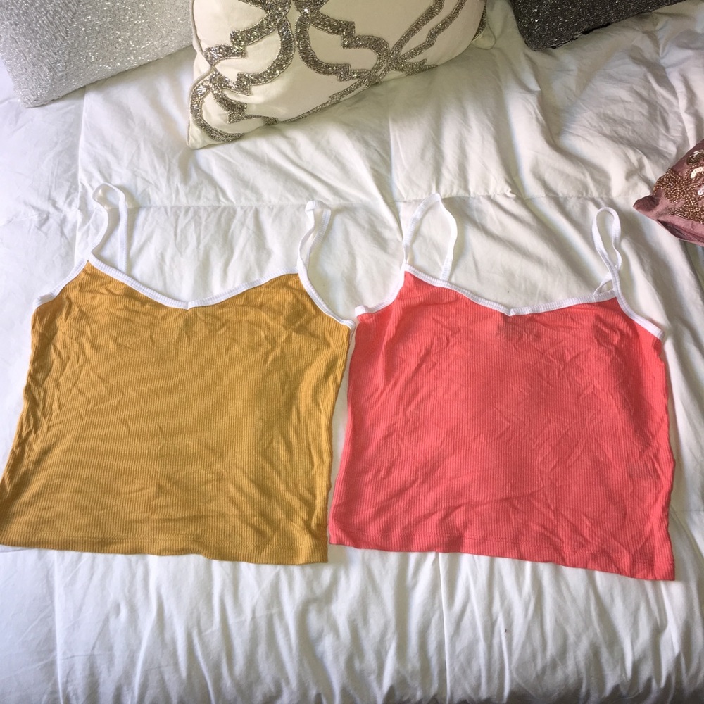 2 crop tops