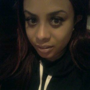 Meet your Posher, Larrisa