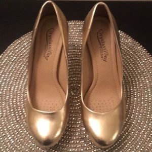 💃🏻Price Drop💃🏻Gold Pumps