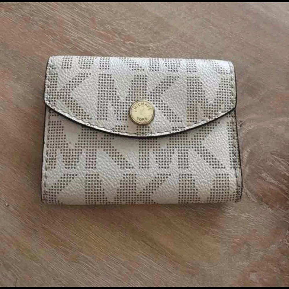 Michael kors card holder