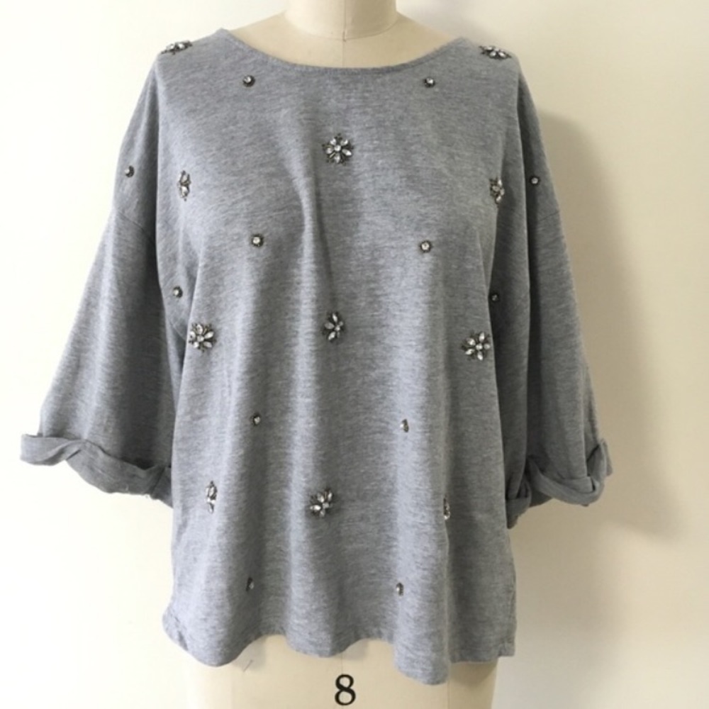 Gray jeweled top