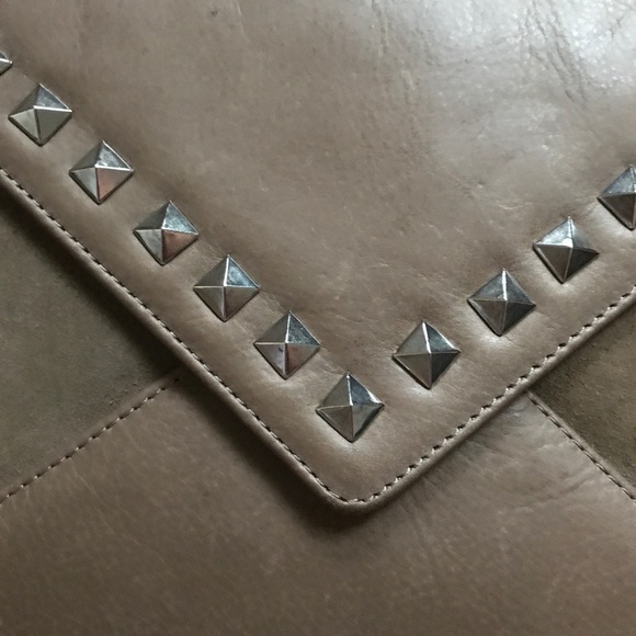 Stylish leather  crossbody bag clutch PARENTESI - Picture 5 of 7