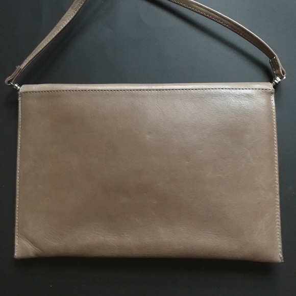 Stylish leather  crossbody bag clutch PARENTESI - Picture 6 of 7