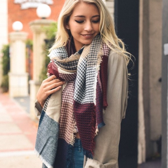 Plaid In Style - Picture 3 of 6