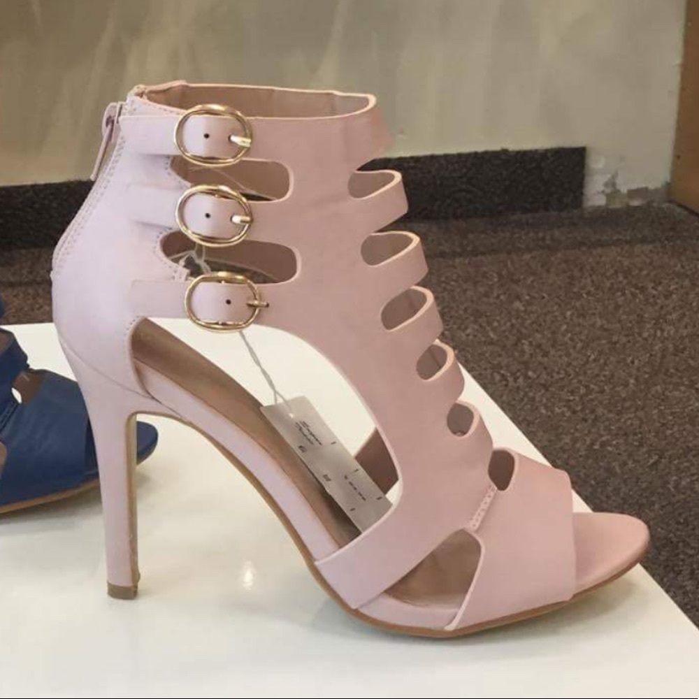 Size 6 sugar tease pink Cage Boot brand new