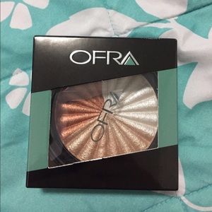BRAND NEW🔥🔥☄️💥 Ofra Highlighter Everglow