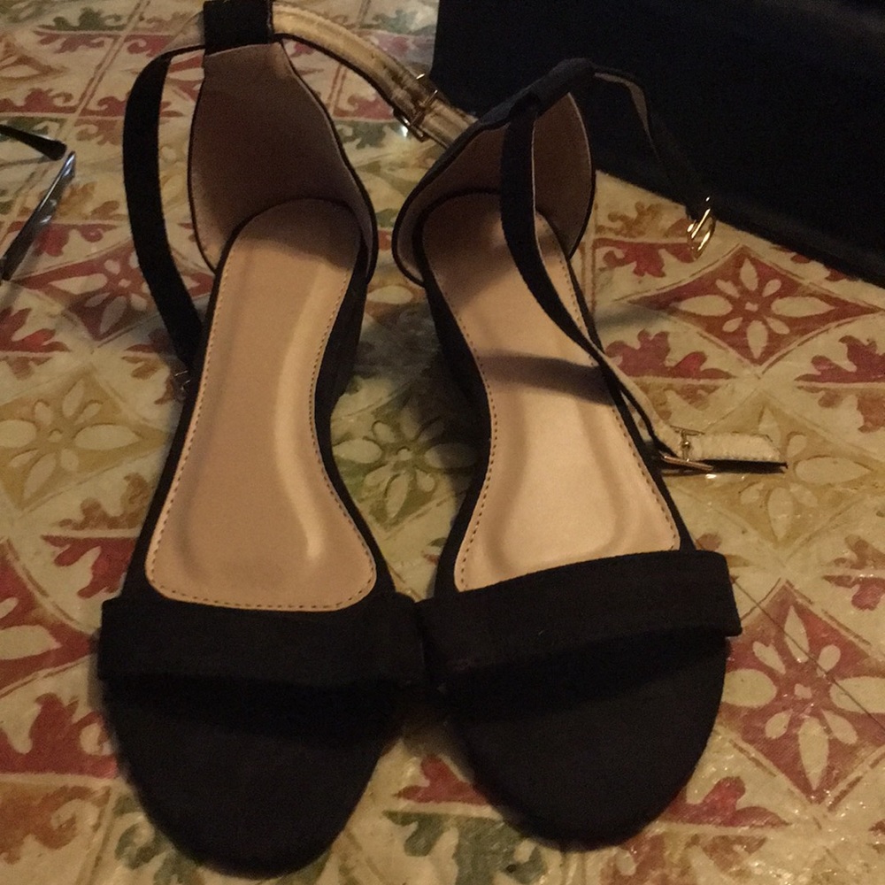 🖤Low Heal Sandals🖤