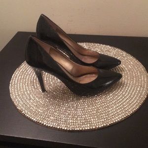 💃🏻Price Drop💃🏻Black patent BCBG pumps