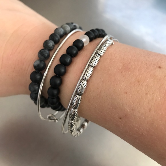 Handmade glass bead stretch bracelets - Picture 5 of 5