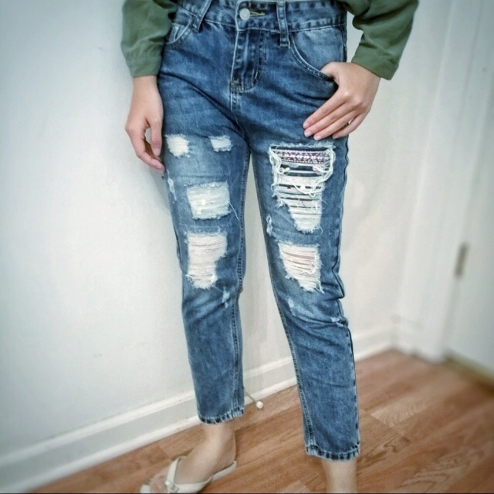 Petite Vintage Cropped Distressed Jeans