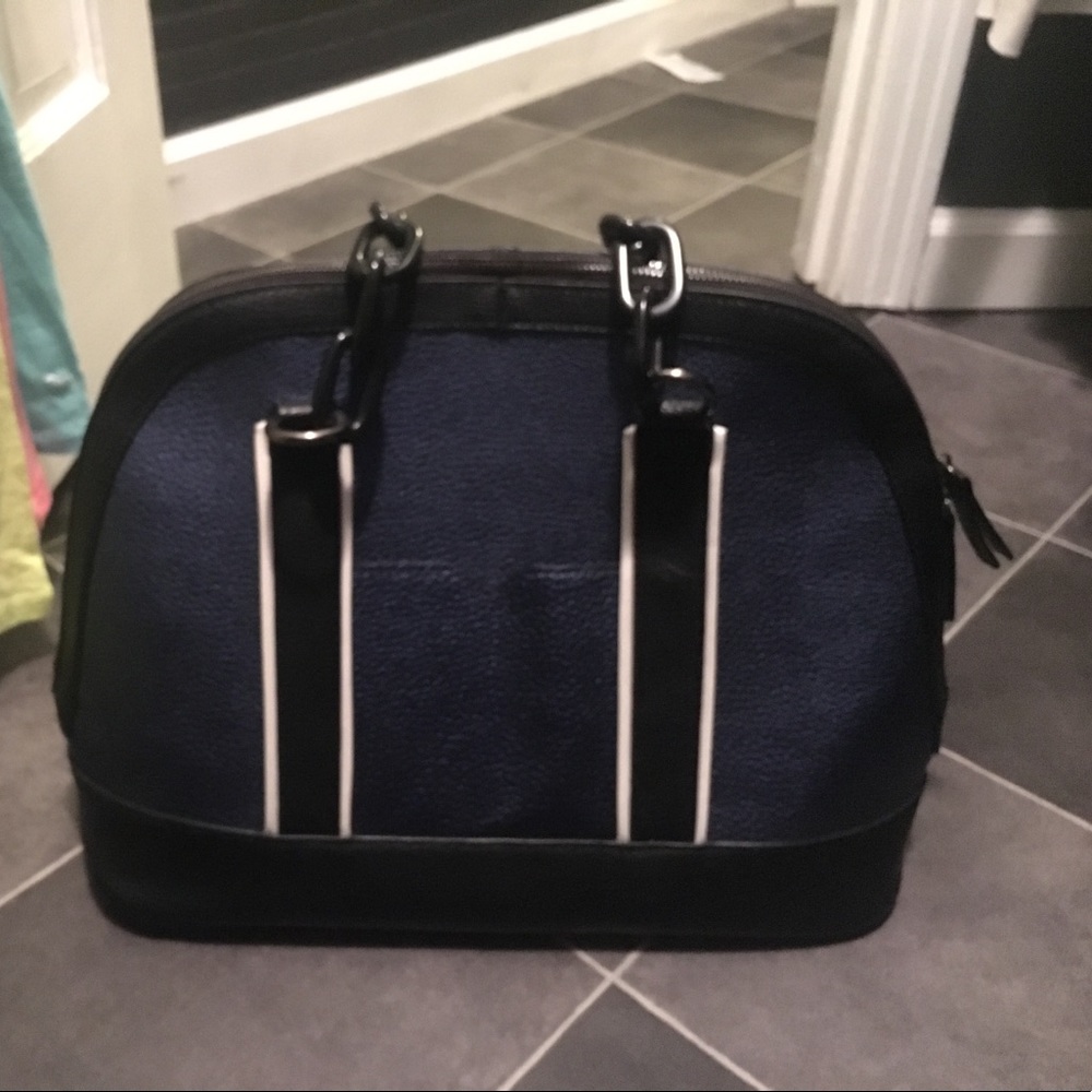 penny loves kenny purse!