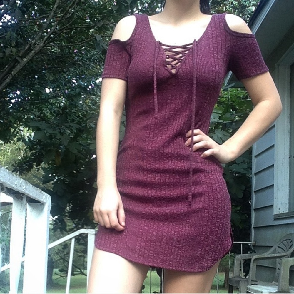 Bodycon no shoulder front lace up maroon dress