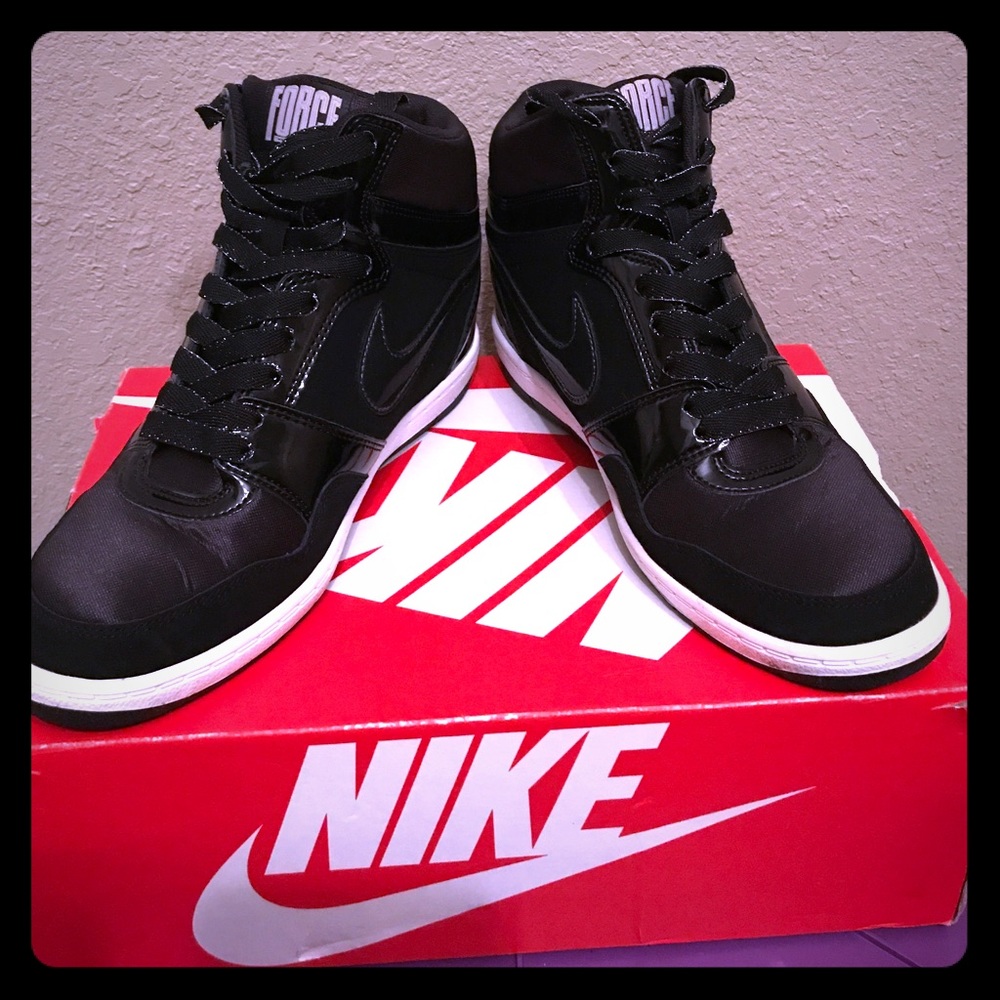 Women's Nike Force Sky High Size 11