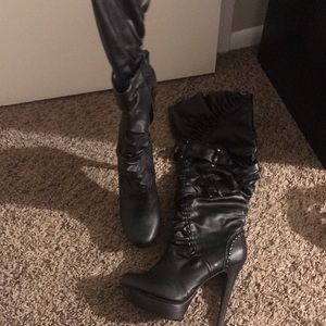 Knee heel boots