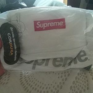 White supreme fanny pack recently purchased