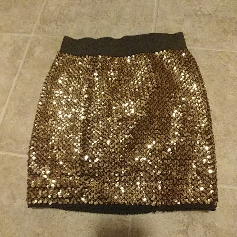 ✨ Gold Sequin Bodycon Mini Skirt ✨